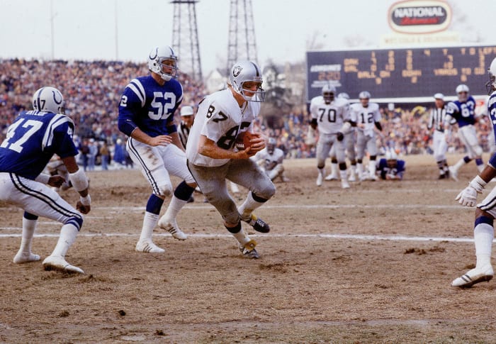 Dave Casper, Raiders vs. Colts, 1977 Divisional Playoffs.